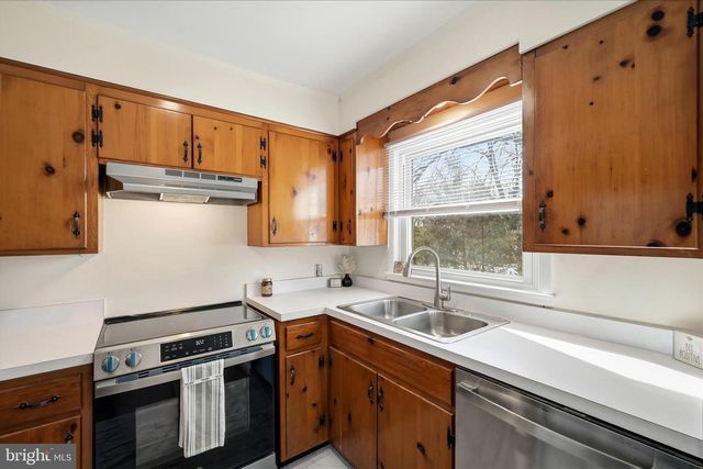 311 S BUCKMARSH ST, Berryville, VA 22611