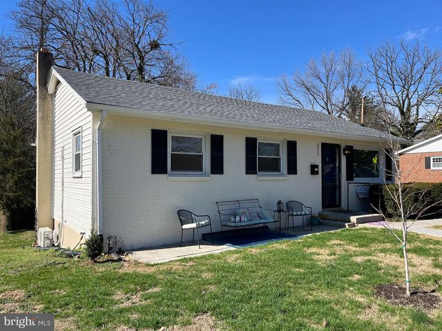 311 S BUCKMARSH ST, Berryville, VA 22611