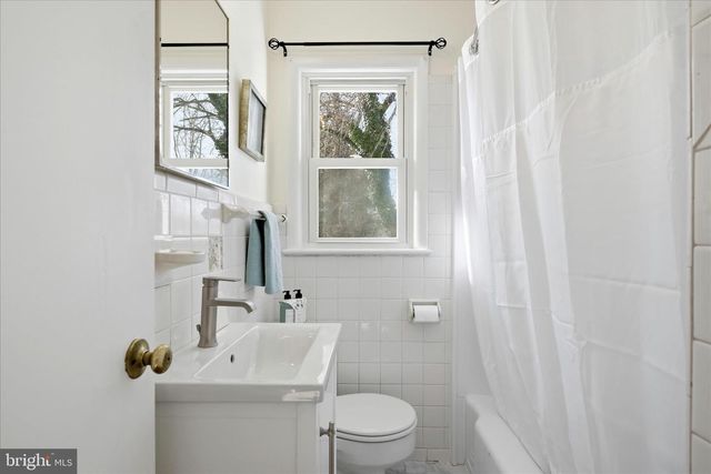 311 S BUCKMARSH ST, Berryville, VA 22611