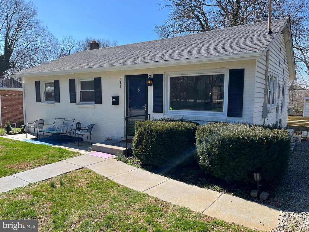 311 S BUCKMARSH ST, Berryville, VA 22611