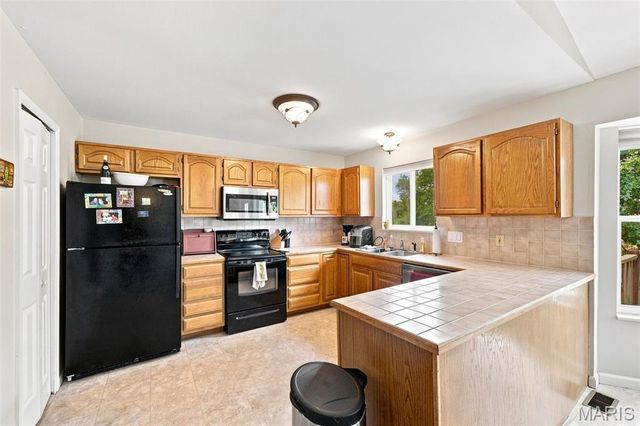 16337 Centerpointe Drive, Grover, MO 63040