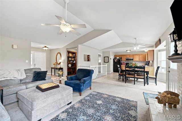 16337 Centerpointe Drive, Grover, MO 63040