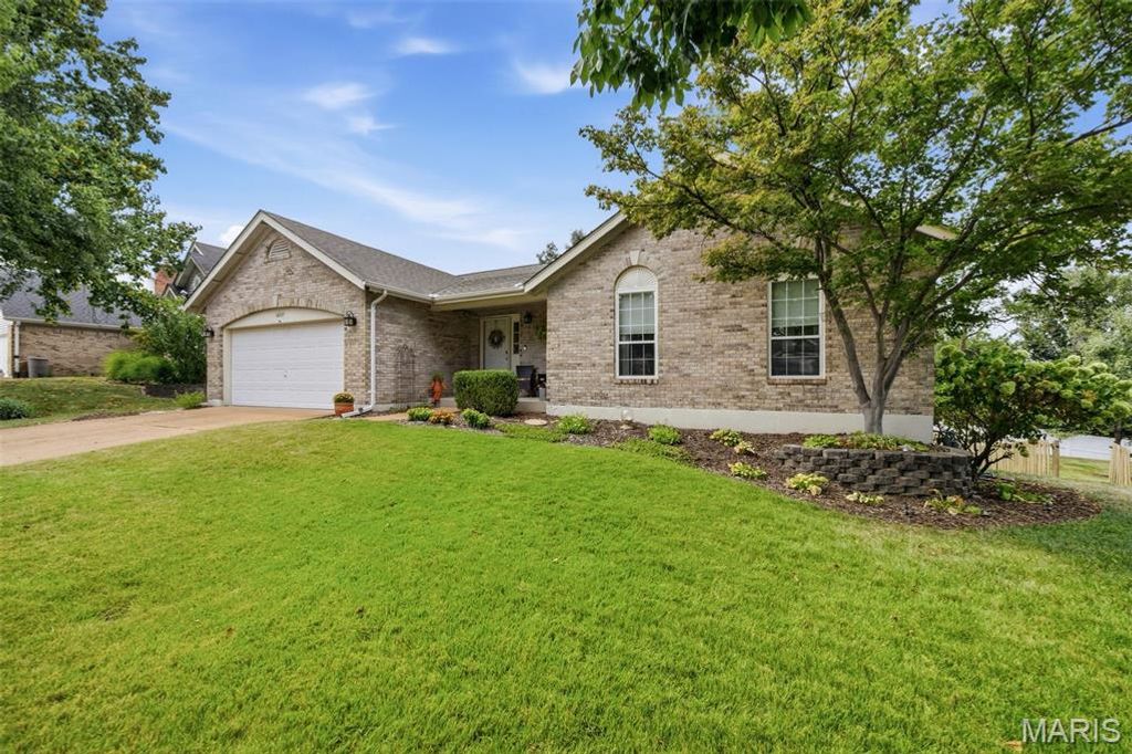 16337 Centerpointe Drive, Grover, MO 63040