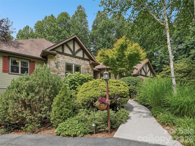 300 Pinnacle Peak Lane, Flat Rock, NC 28731