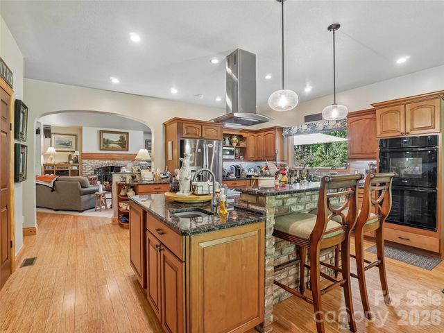 300 Pinnacle Peak Lane, Flat Rock, NC 28731