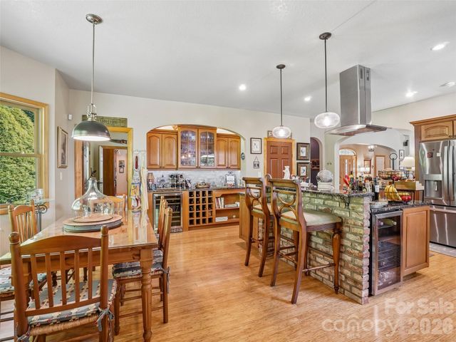 300 Pinnacle Peak Lane, Flat Rock, NC 28731