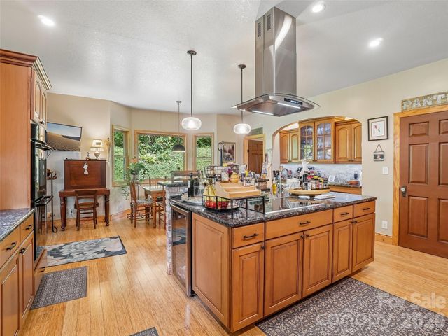300 Pinnacle Peak Lane, Flat Rock, NC 28731