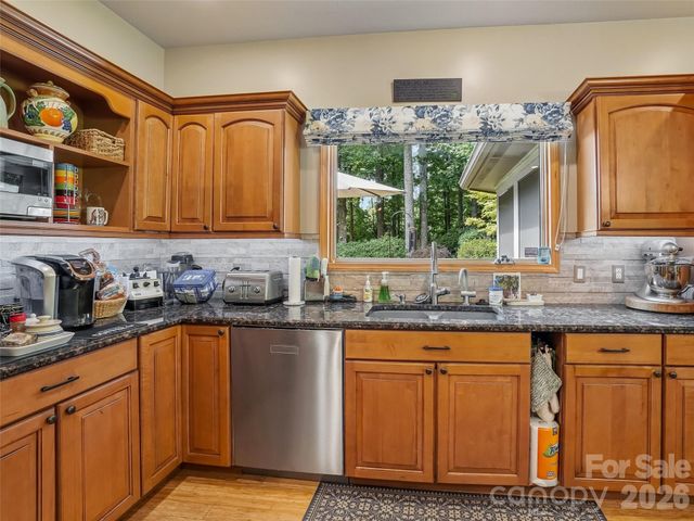 300 Pinnacle Peak Lane, Flat Rock, NC 28731