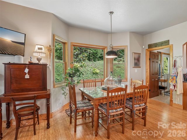 300 Pinnacle Peak Lane, Flat Rock, NC 28731