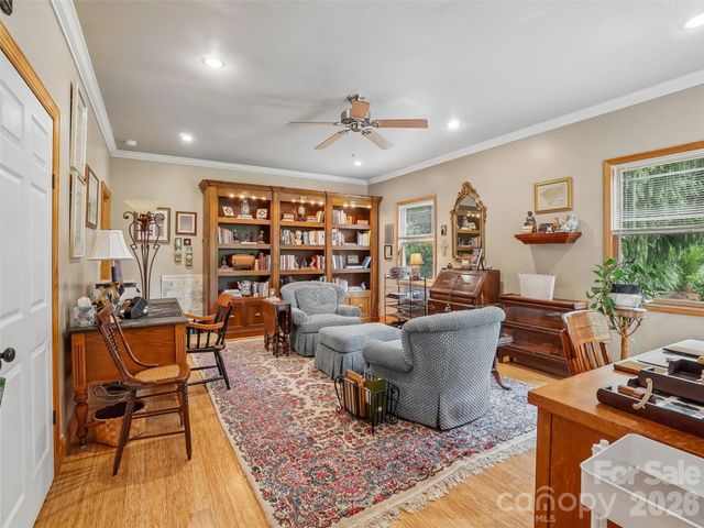 300 Pinnacle Peak Lane, Flat Rock, NC 28731