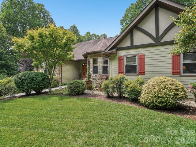 300 Pinnacle Peak Lane, Flat Rock, NC 28731