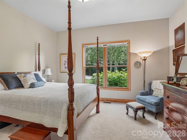 300 Pinnacle Peak Lane, Flat Rock, NC 28731