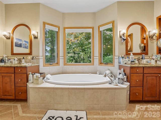 300 Pinnacle Peak Lane, Flat Rock, NC 28731