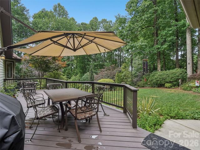 300 Pinnacle Peak Lane, Flat Rock, NC 28731
