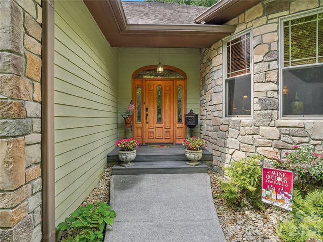 300 Pinnacle Peak Lane, Flat Rock, NC 28731