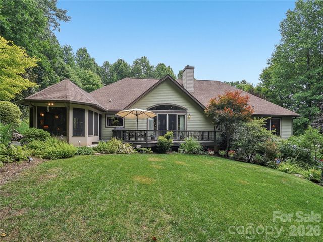 300 Pinnacle Peak Lane, Flat Rock, NC 28731