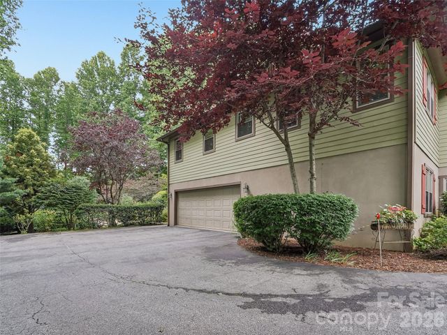 300 Pinnacle Peak Lane, Flat Rock, NC 28731