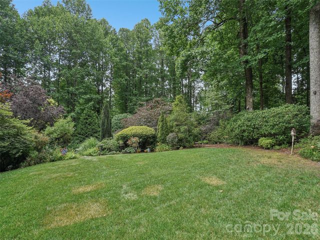 300 Pinnacle Peak Lane, Flat Rock, NC 28731