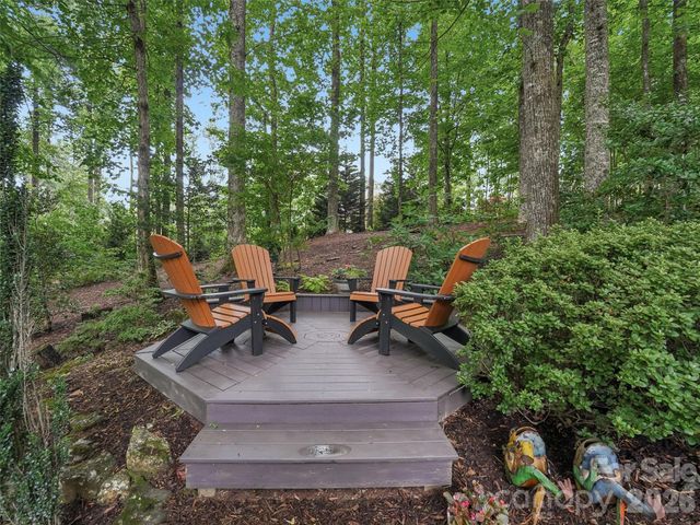 300 Pinnacle Peak Lane, Flat Rock, NC 28731