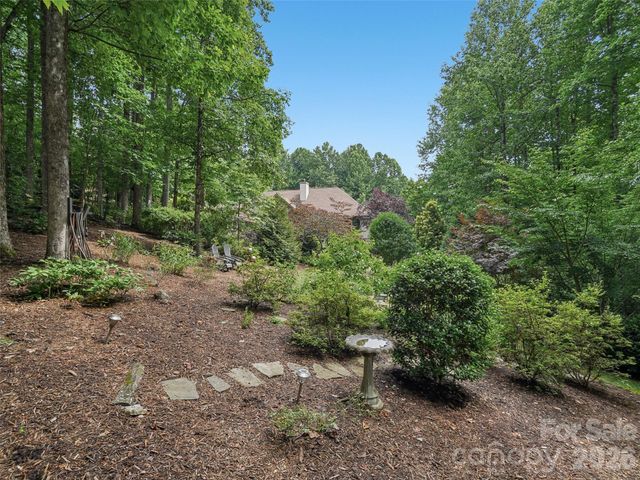 300 Pinnacle Peak Lane, Flat Rock, NC 28731