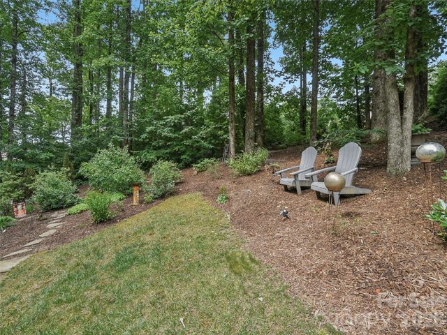 300 Pinnacle Peak Lane, Flat Rock, NC 28731