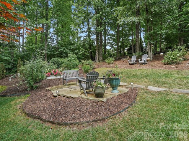 300 Pinnacle Peak Lane, Flat Rock, NC 28731