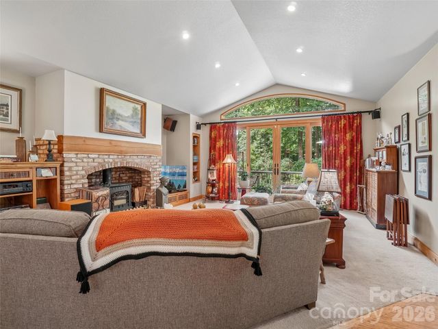 300 Pinnacle Peak Lane, Flat Rock, NC 28731