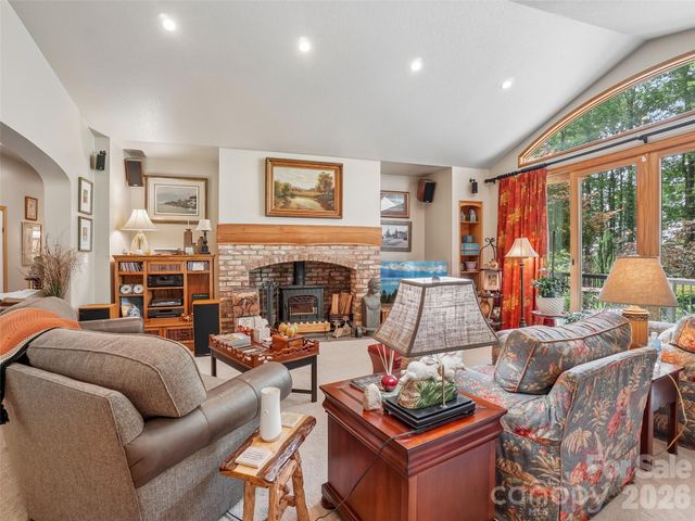 300 Pinnacle Peak Lane, Flat Rock, NC 28731