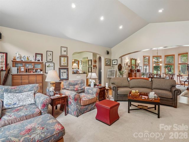 300 Pinnacle Peak Lane, Flat Rock, NC 28731