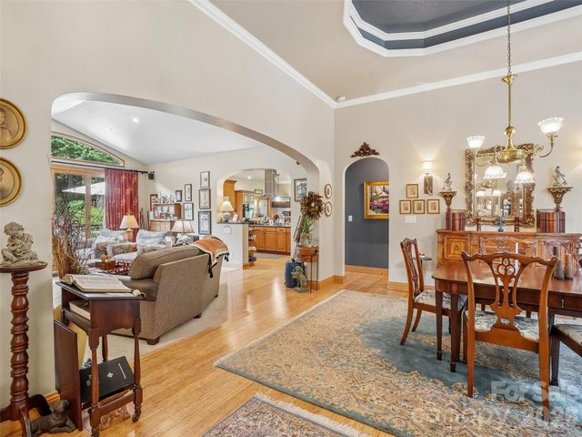300 Pinnacle Peak Lane, Flat Rock, NC 28731