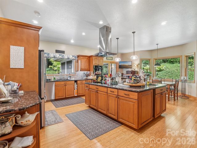 300 Pinnacle Peak Lane, Flat Rock, NC 28731