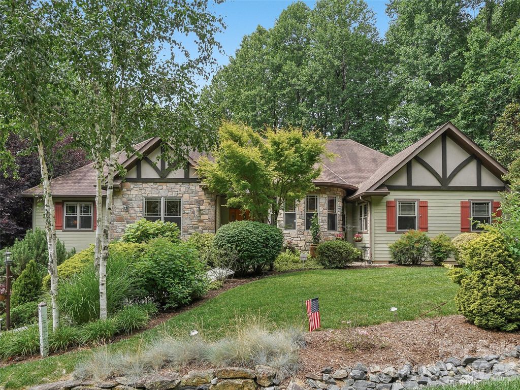 300 Pinnacle Peak Lane, Flat Rock, NC 28731