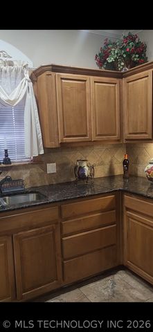 1113 Cobblestone Circle, Muskogee, OK 74403