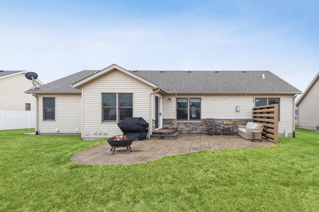 1008 W Scott Street, Eldridge, IA 52748