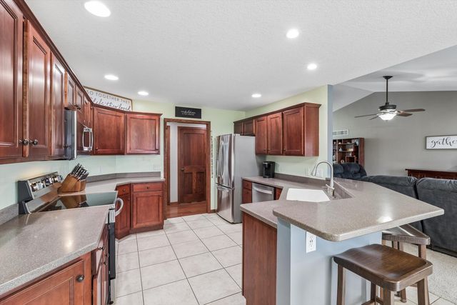 1008 W Scott Street, Eldridge, IA 52748