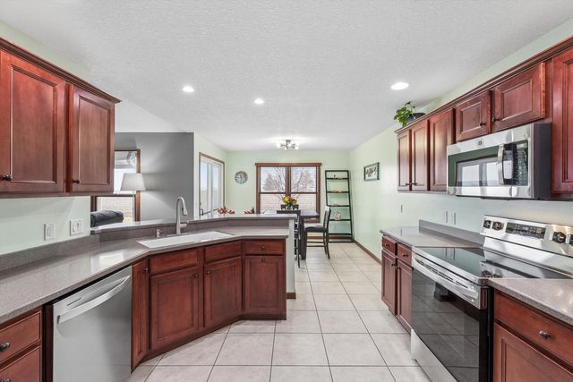 1008 W Scott Street, Eldridge, IA 52748