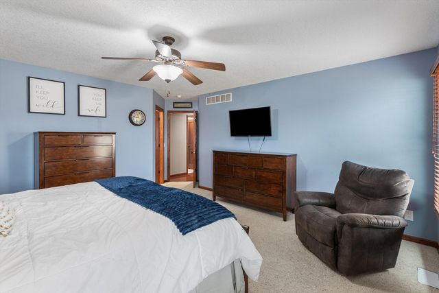 1008 W Scott Street, Eldridge, IA 52748