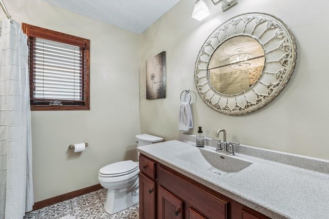 1008 W Scott Street, Eldridge, IA 52748