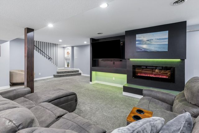 1008 W Scott Street, Eldridge, IA 52748