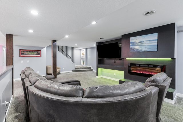 1008 W Scott Street, Eldridge, IA 52748