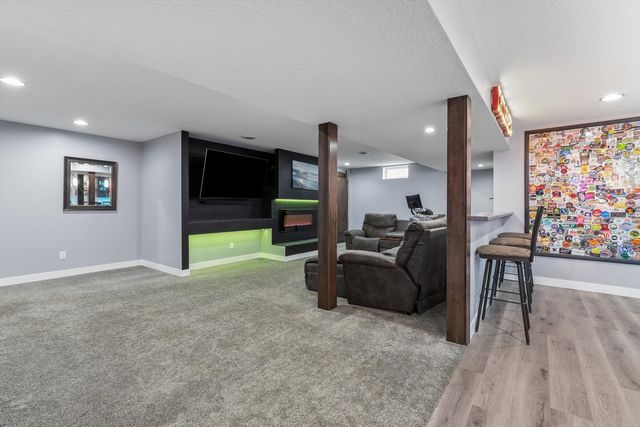 1008 W Scott Street, Eldridge, IA 52748