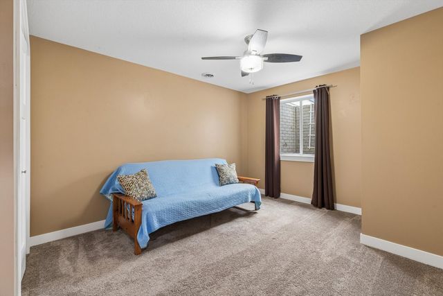 1008 W Scott Street, Eldridge, IA 52748