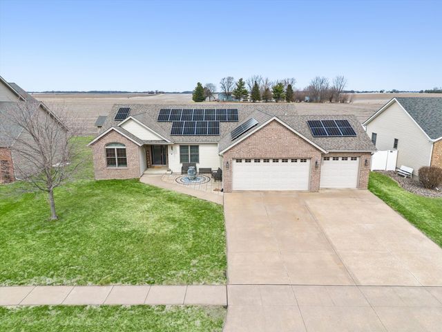 1008 W Scott Street, Eldridge, IA 52748