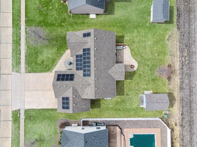 1008 W Scott Street, Eldridge, IA 52748