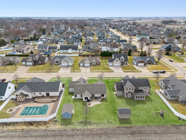 1008 W Scott Street, Eldridge, IA 52748