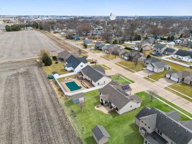 1008 W Scott Street, Eldridge, IA 52748