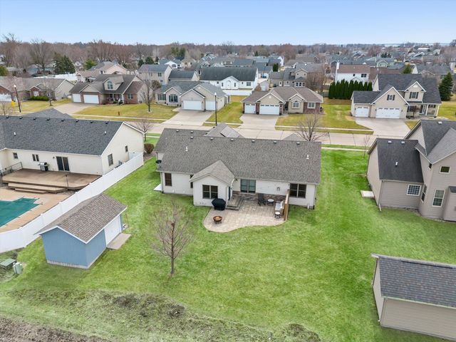 1008 W Scott Street, Eldridge, IA 52748