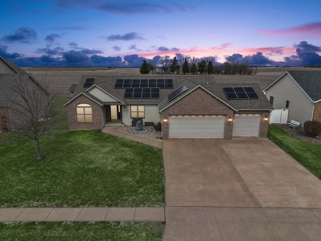 1008 W Scott Street, Eldridge, IA 52748