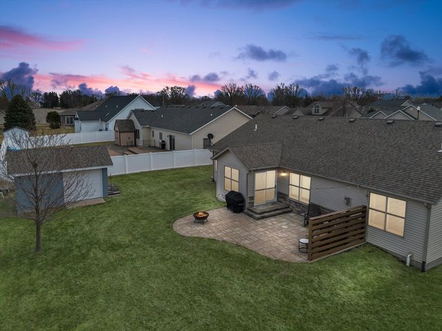 1008 W Scott Street, Eldridge, IA 52748