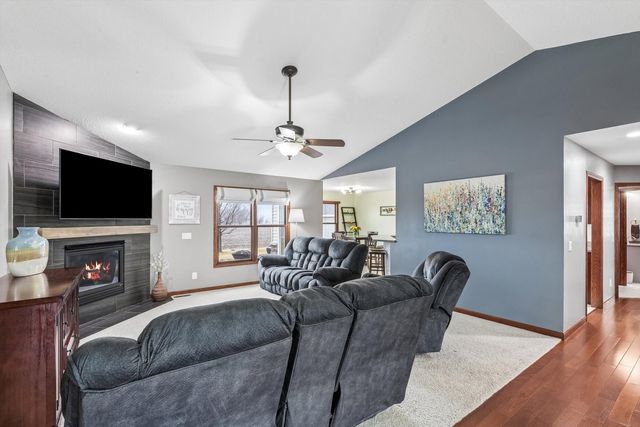 1008 W Scott Street, Eldridge, IA 52748